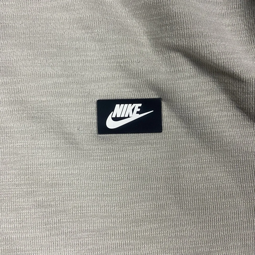 Nike Tech Fleece Sweatshirt Size Medium Beige Optic Pocket Crewneck Pullover